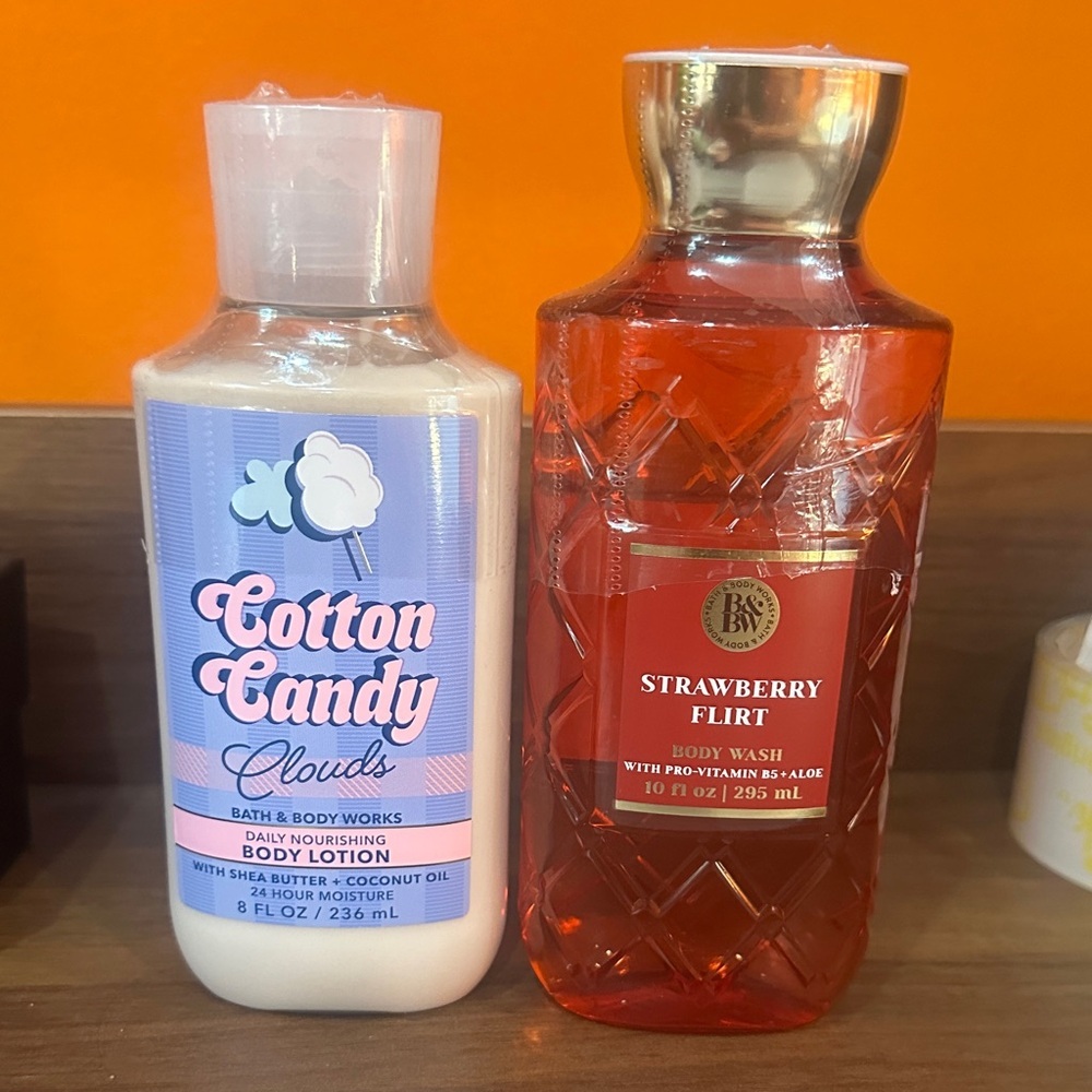 Bath & Body Works Strawberry Flirt Body Wash - Picture 1 of 4